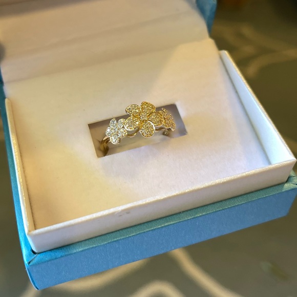 MAUI DIVERS Gold & Diamond Ring - Picture 10 of 17